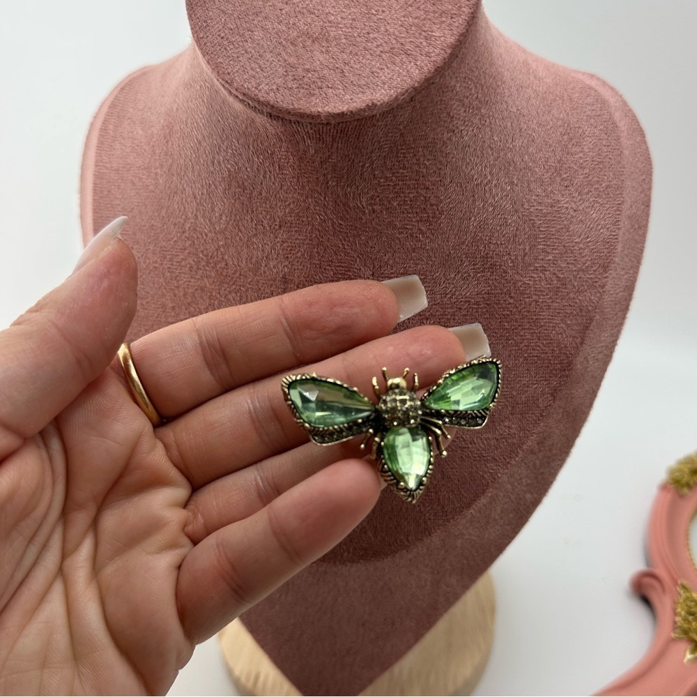 Emerald Green Bee Gold Brooch